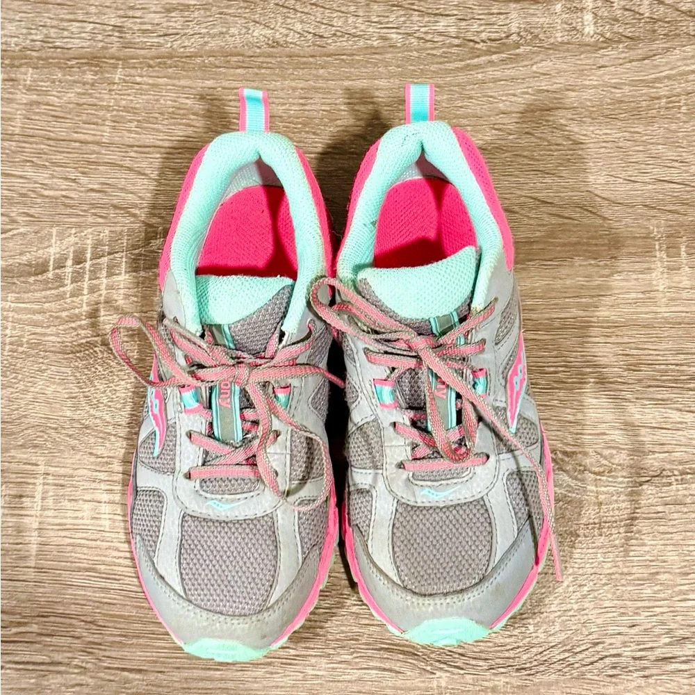 Saucony Sneakers Kids “Escape”. Great condition. Little girls size 1. Lace tie - Picture 4 of 9